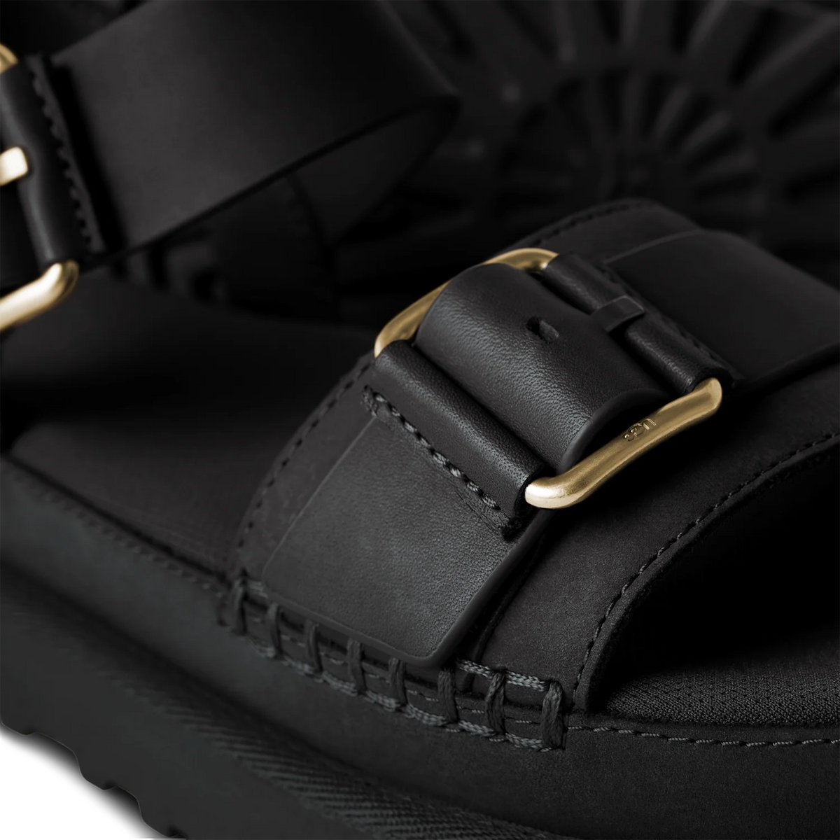 Overkicks - UGG Goldenstar Villa Sandal Black (Womens) (1167392-BLK) - vista superior