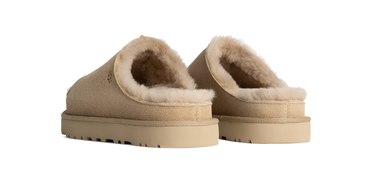 Overkicks - UGG Greenport Slide Sand (Womens) (1167610-SAN) - vista trasera