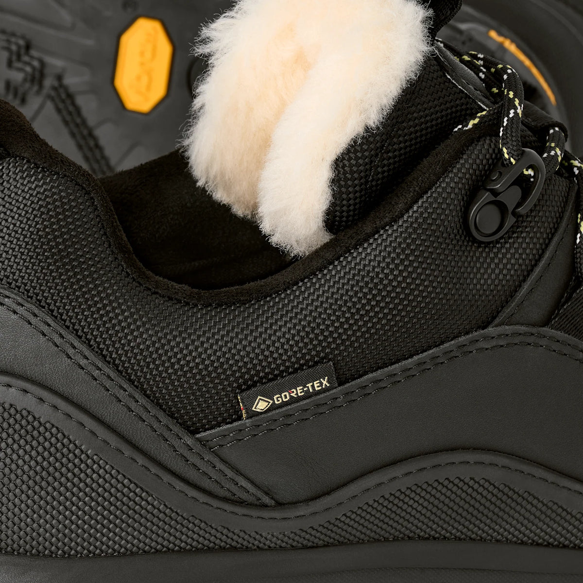 Overkicks - UGG MetroTrek Hiker Black (Womens) (1171434-BLK) - vista superior