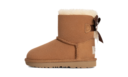 Overkicks - UGG Mini Bailey Bow II Boot Chestnut (Toddler) (1017397T-CHE) - vista lateral