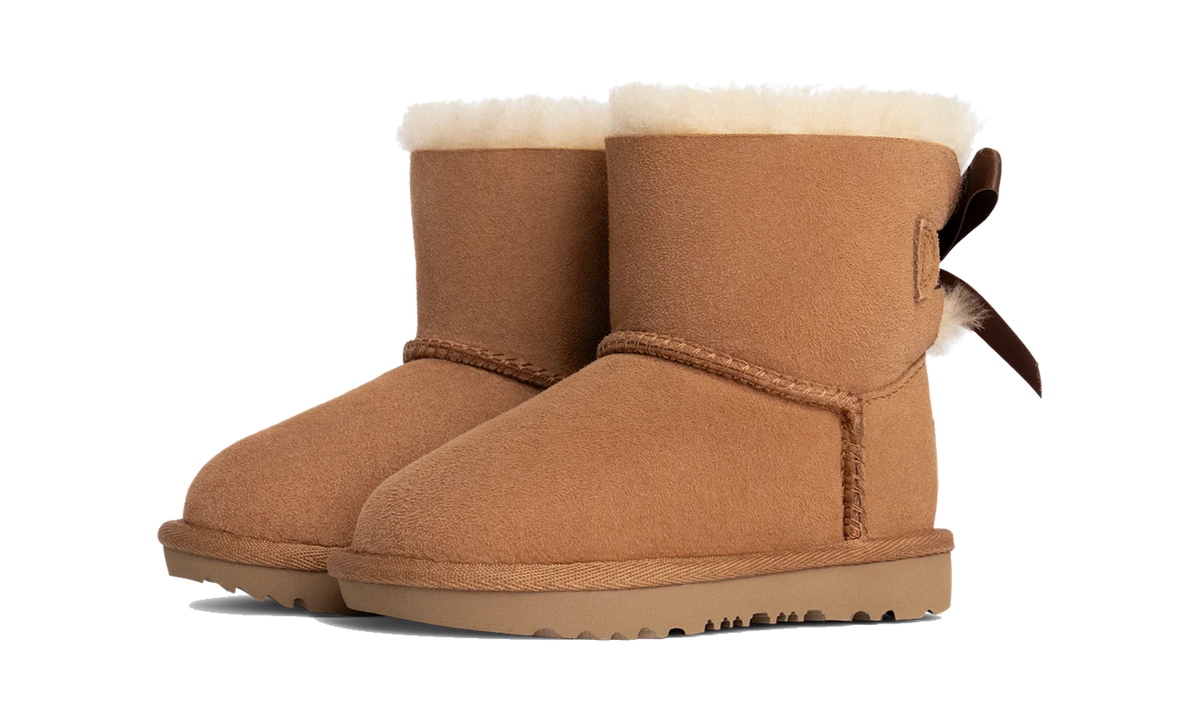 Overkicks - UGG Mini Bailey Bow II Boot Chestnut (Toddler) (1017397T-CHE) - imagen 2