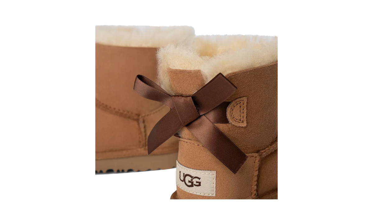 Overkicks - UGG Mini Bailey Bow II Boot Chestnut (Toddler) (1017397T-CHE) - imagen 4