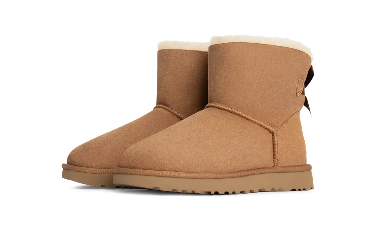 Overkicks - UGG Mini Bailey Bow II Chestnut (Womens) (1016501-CHE) - vista trasera