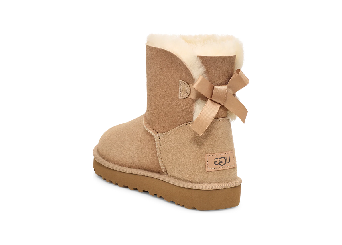 Overkicks - UGG Mini Bailey Bow II Sand (Womens) (1016501-SAN) - vista lateral