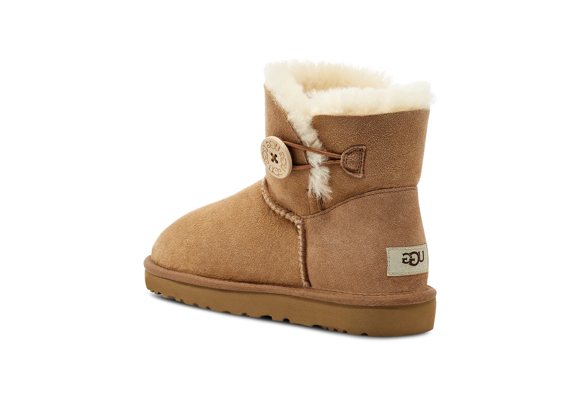 Overkicks - UGG Mini Bailey Button II Chestnut (Womens) (1016422-CHE) - detalle suela