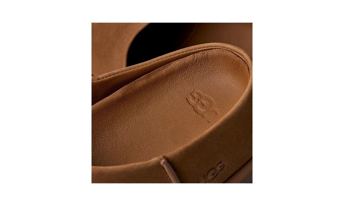 Overkicks - UGG Otzo Clog Dark Chestnut (Womens) (1181130-DKC) - vista superior