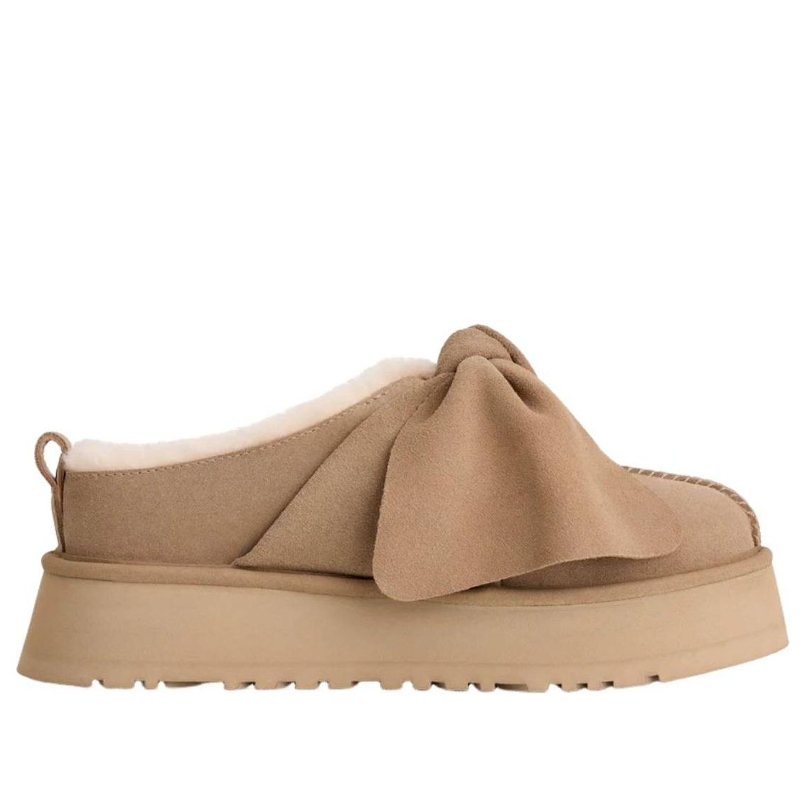 Overkicks - UGG Platform Slip-On Bow Slipper Sand (Women's) (1176290-SAN) - imagen 2