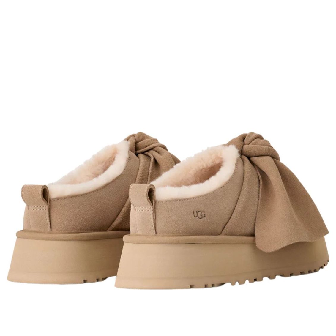 Overkicks - UGG Platform Slip-On Bow Slipper Sand (Women's) (1176290-SAN) - imagen 3