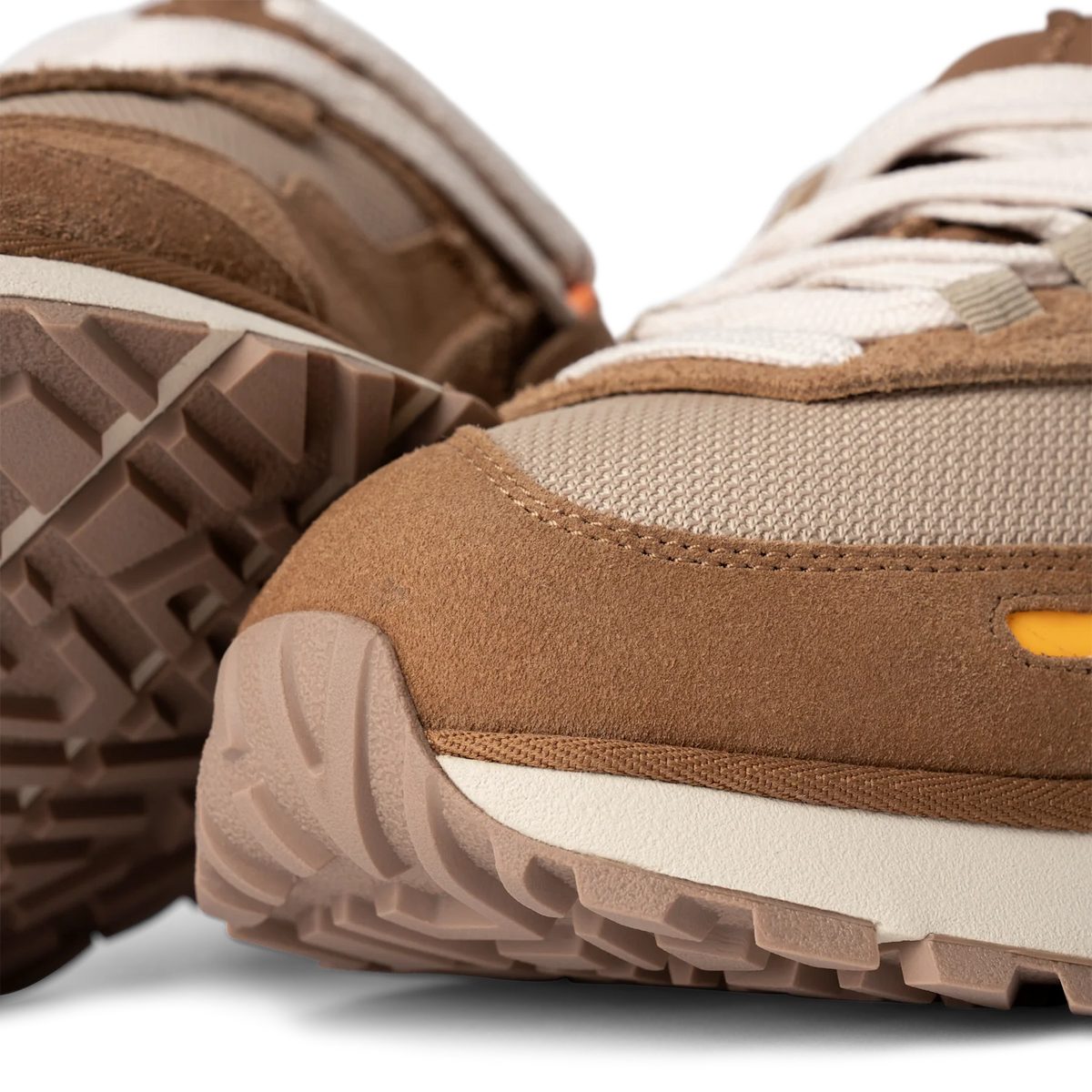 Overkicks - UGG RetroFi Low Chestnut (Womens) (1167491-CHE) - vista superior