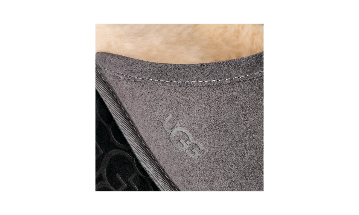 Overkicks - UGG Scuff Slipper Dark Grey (1101111-DGRY) - vista superior