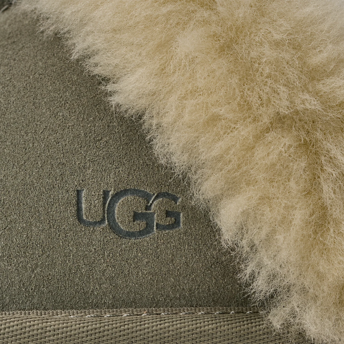 Overkicks - UGG Scuffette II Slipper Moss Green Muted Brass (Womens) (1106872-MRNM) - vista superior