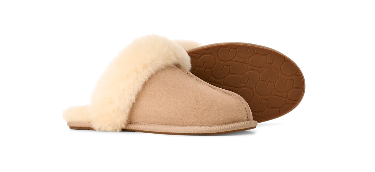 Overkicks - UGG Scuffette II Slipper Sand (Womens) (1106872-SAN) - par completo