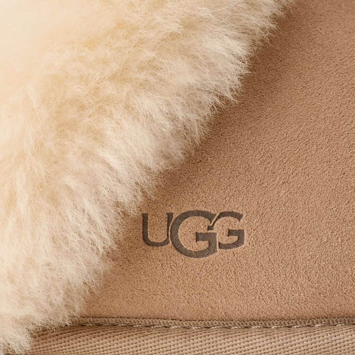Overkicks - UGG Scuffette II Slipper Sand (Womens) (1106872-SAN) - vista superior