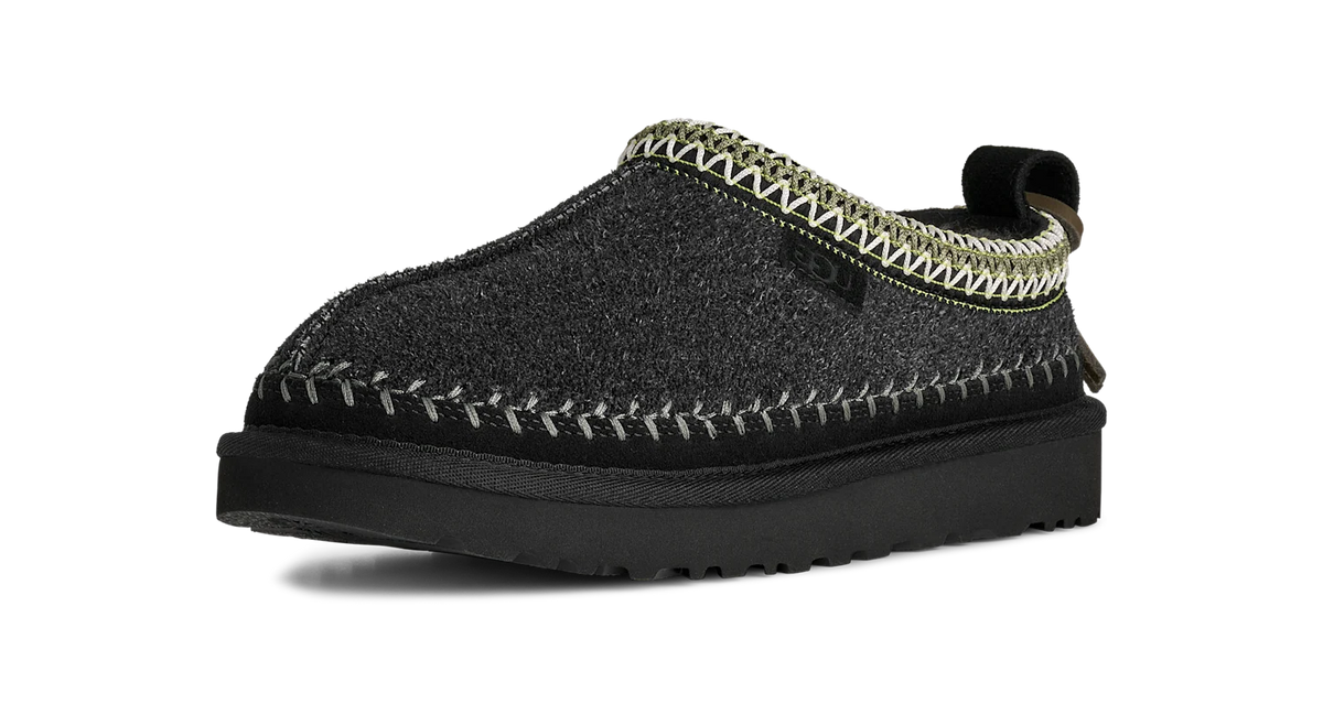 Overkicks - UGG Tasman Biarritz Slipper Black (Womens) (1171444-BLK) - vista trasera