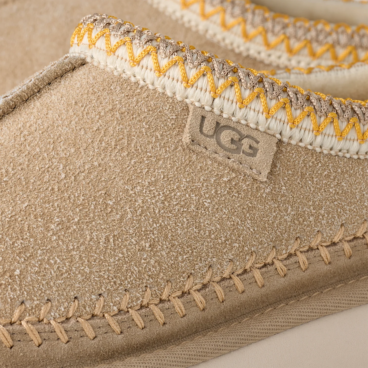 Overkicks - UGG Tasman Biarritz Slipper Mustard Seed (Womens) (1171444-MDSD) - vista superior
