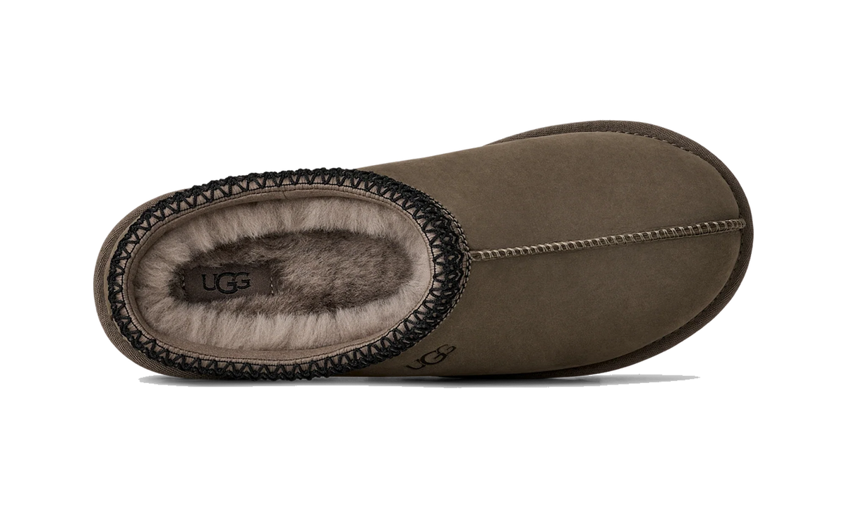 Overkicks - UGG Tasman II Nubuck Slipper Dried Oregano (1175070-DDRG) - detalle talon