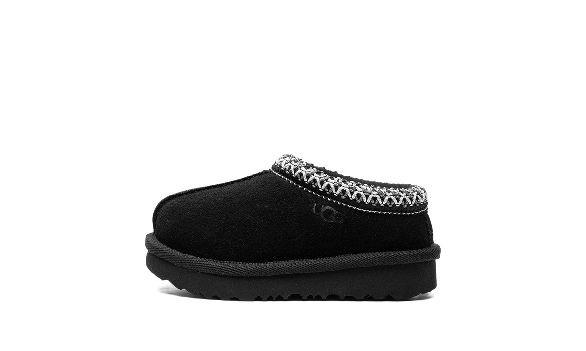 Overkicks - UGG Tasman II Slipper Black (Toddler) (1019066T-BLK) - vista lateral