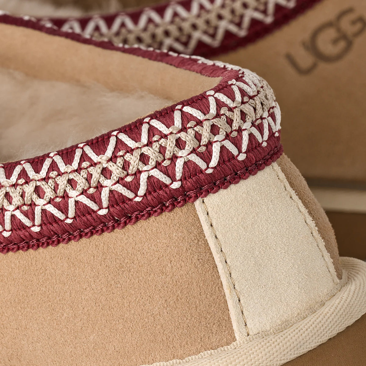 Overkicks - UGG Tasman II Slipper Driftwood Biking Red (1174671-DWD) - vista superior