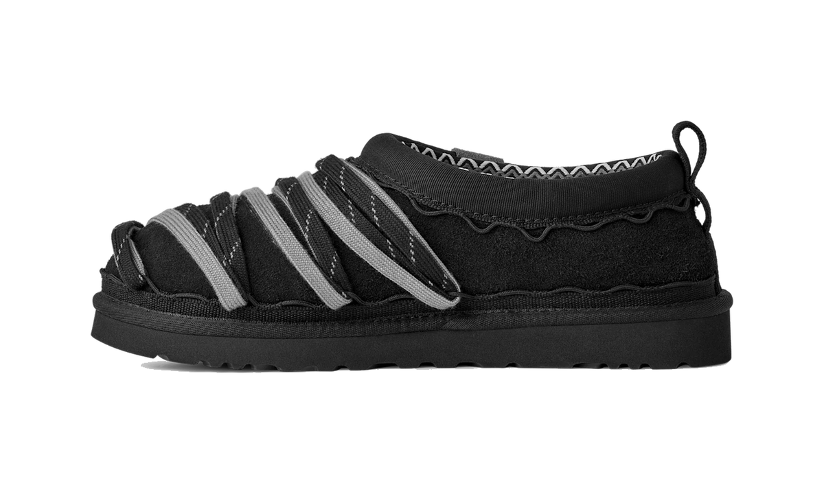 Overkicks - UGG Tasman Lace Slipper Black (1175054-BLK) - par completo