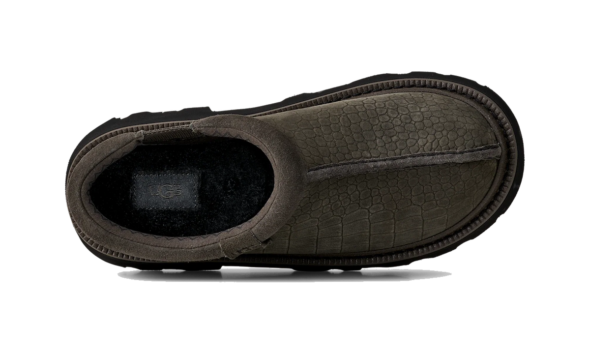 Overkicks - UGG Tasman Lug Embossed Dense Smoke (1178691-DNSS) - detalle talon