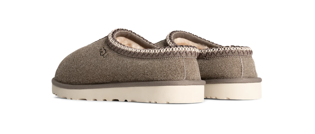 Overkicks - UGG Tasman Shaggy Suede Slipper Smoke Plume (1166930-SKP) - vista trasera