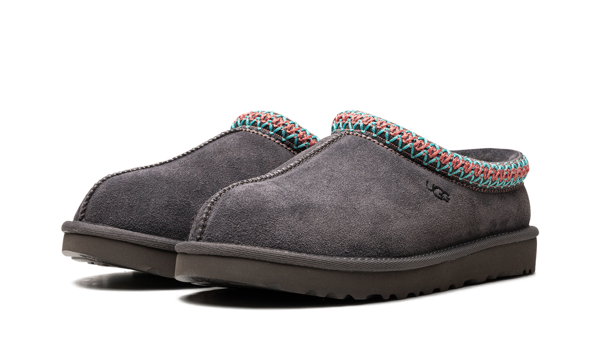 Overkicks - UGG Tasman Slipper Dark Grey (Womens) (5955-DGRY) - vista trasera