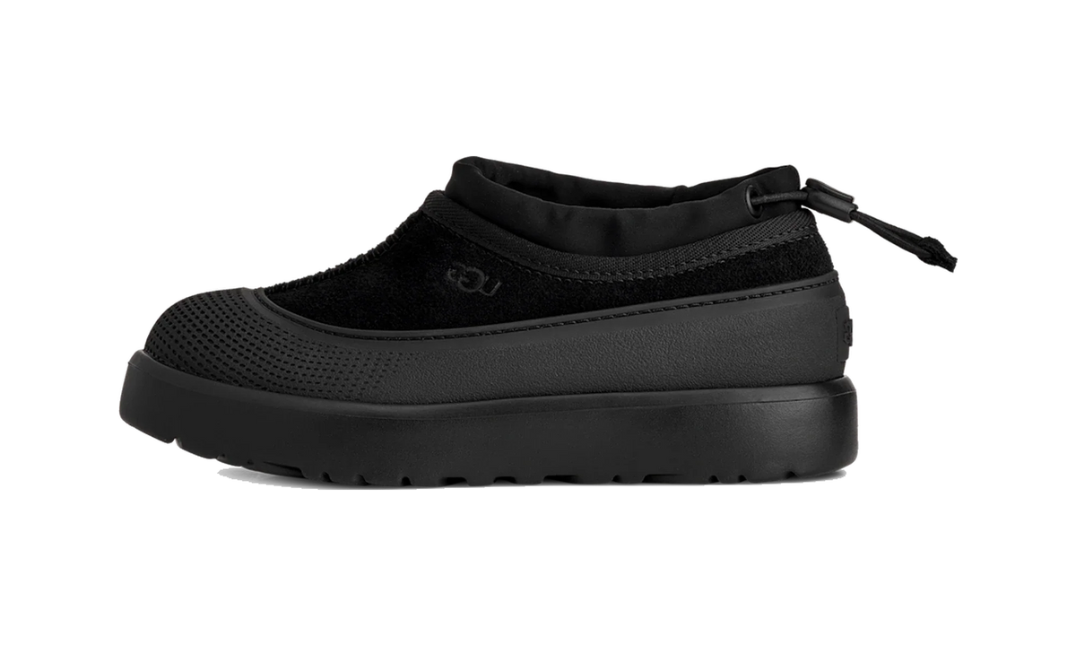 Overkicks - UGG Tasman Weather Hybrid Slipper Black (Kids) (1171171K-BLK) - vista lateral