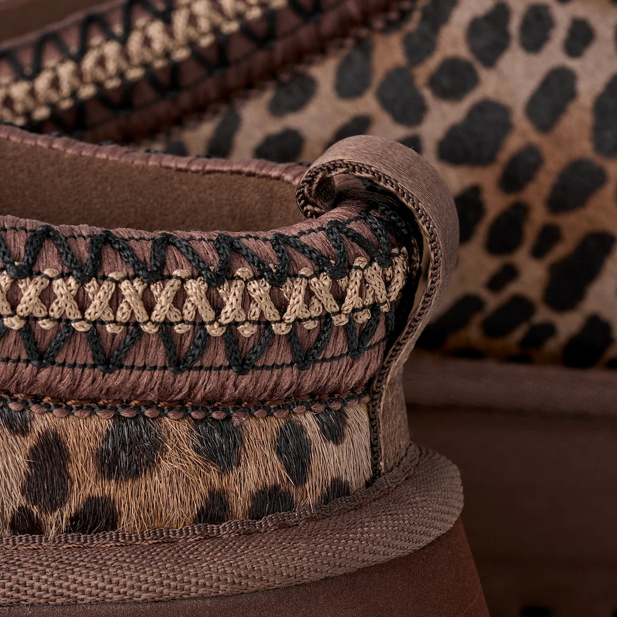 Overkicks - UGG Tazz Caspian Slipper Burnt Cedar (Womens) (1178430-BCDR) - vista superior