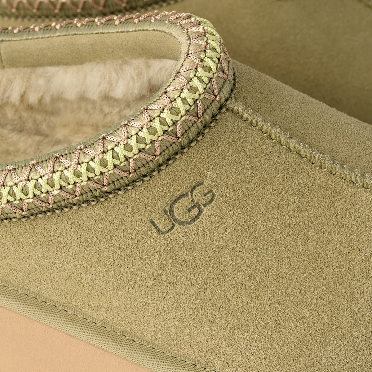 Overkicks - UGG Tazz II Slipper Muted Brass (Womens) (1174471-MBRS) - vista superior