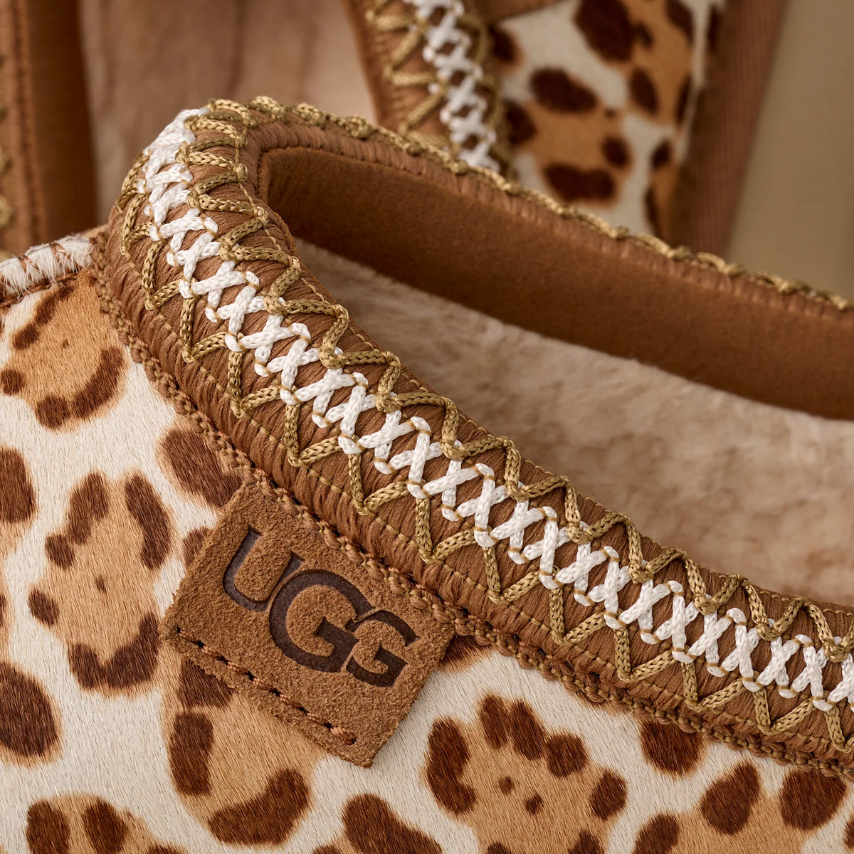 Overkicks - UGG Tazz Plains Slipper Felicity Leopard Jasmine (Womens) (1177890-FDJ) - vista superior