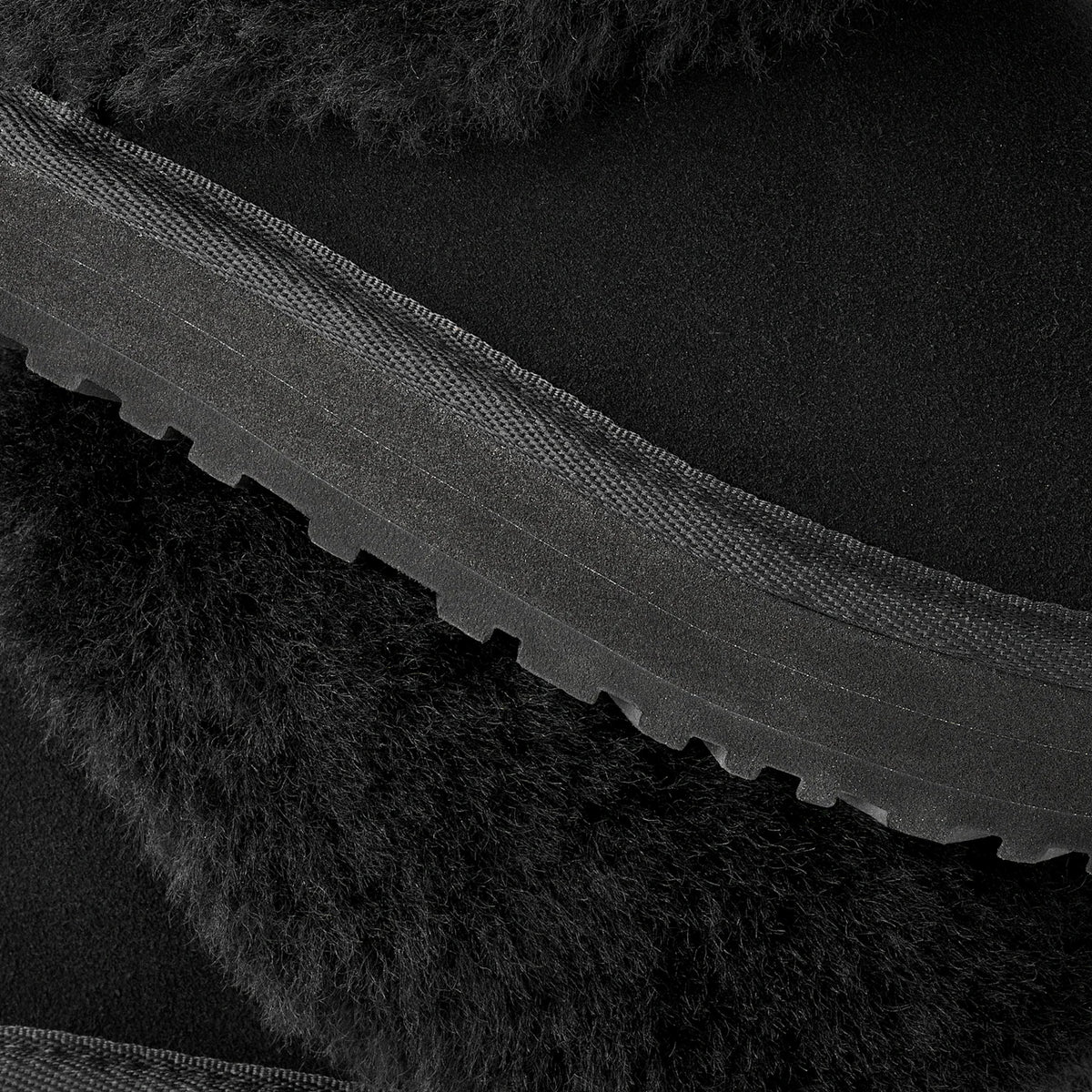 Overkicks - UGG Tazzelle Slipper Black (Kids) (1171198K-BLK) - imagen 5