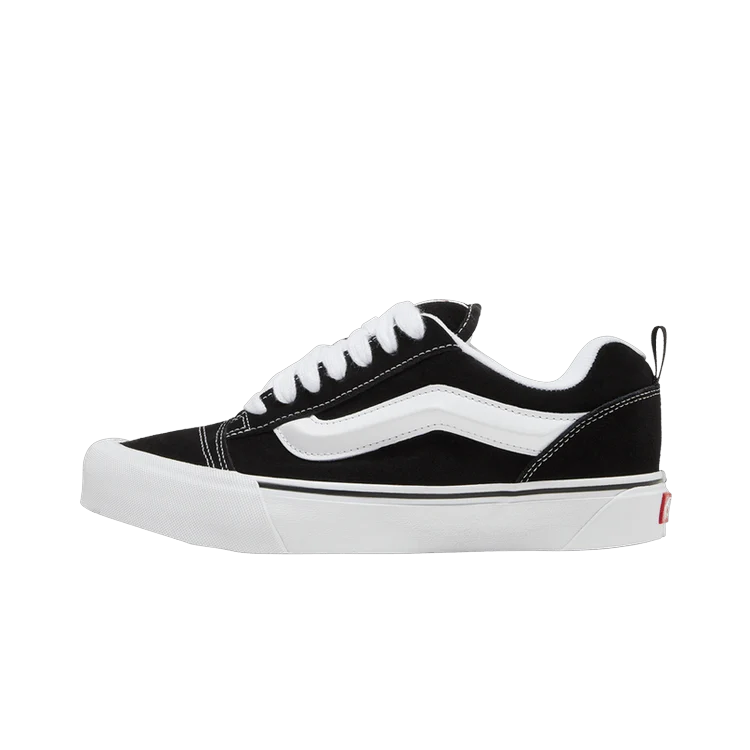 Overkicks - Vans Knu Skool Black White (VN0009QC6BT/VN0009QC6BT1) - vista lateral