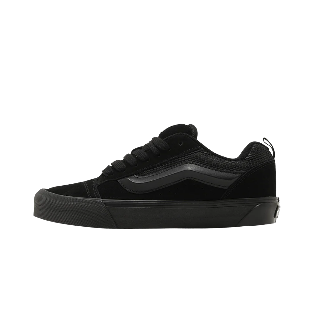 Overkicks - Vans Knu Skool Triple Black (VN0009QCBKA) - vista lateral
