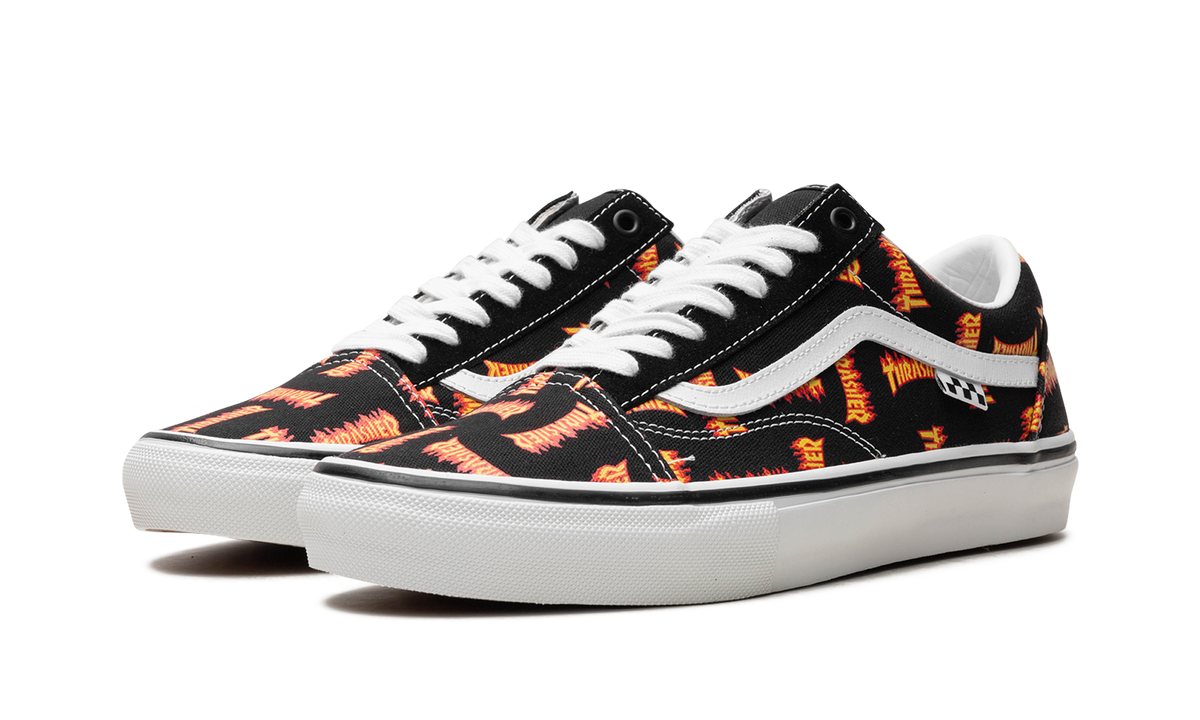 Overkicks - Vans Old Skool Thrasher All Over Flame Logo (VN0005W0BML) - vista trasera