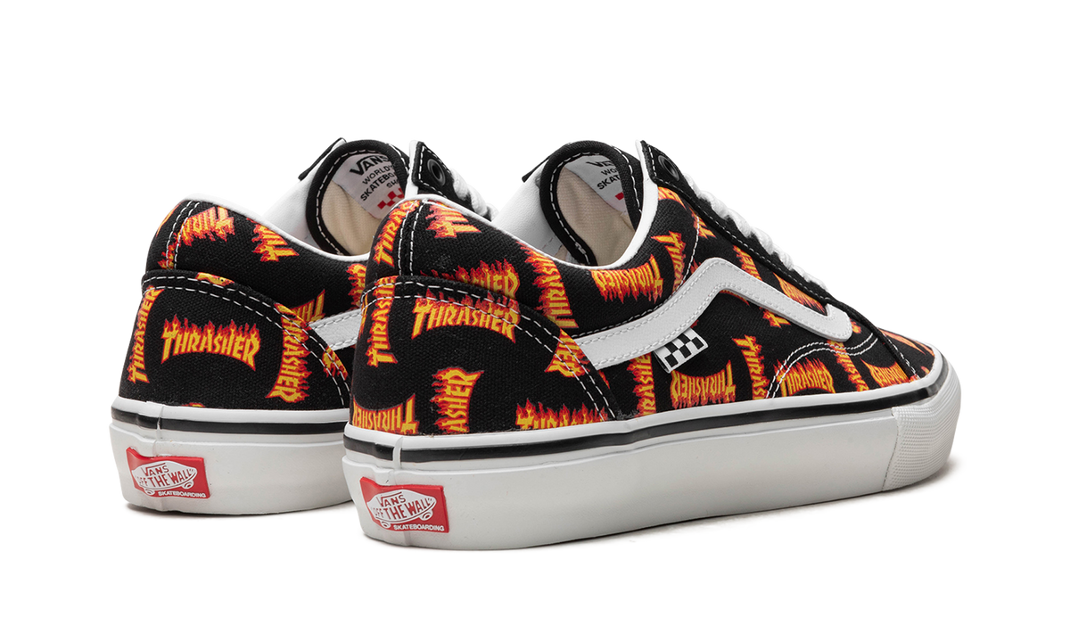 Overkicks - Vans Old Skool Thrasher All Over Flame Logo (VN0005W0BML) - par completo