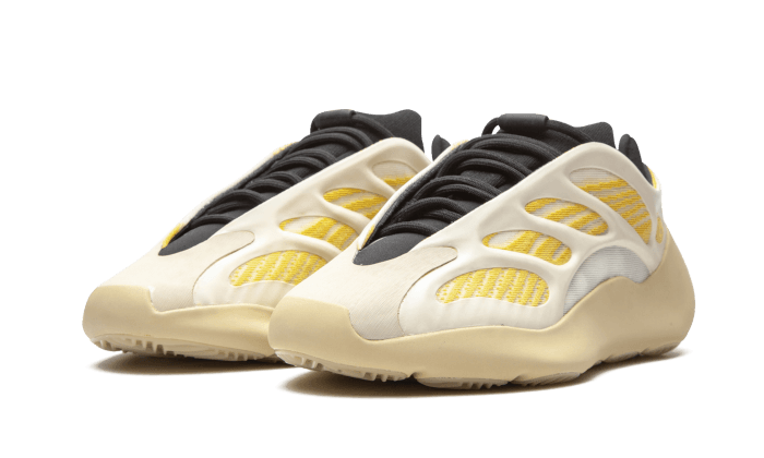 Overkicks - Yeezy 700 V3 Safflower (G54853) - vista trasera