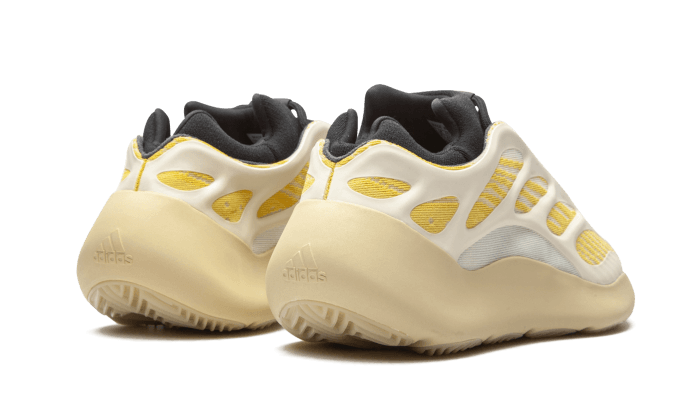 Overkicks - Yeezy 700 V3 Safflower (G54853) - par completo
