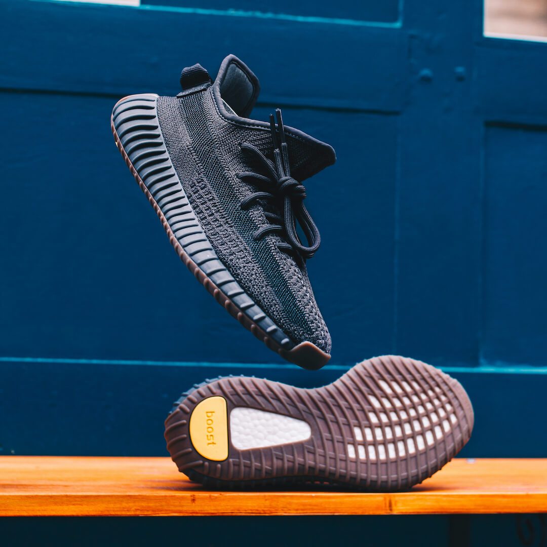 Overkicks - Yeezy Boost 350 V2 Cinder (FY2903) - vista superior