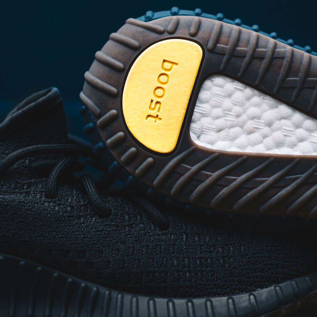 Overkicks - Yeezy Boost 350 V2 Cinder (FY2903) - detalle talon
