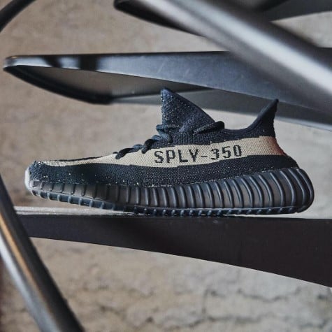 Overkicks - Yeezy Boost 350 V2 Core Black Green (BY9611) - vista superior