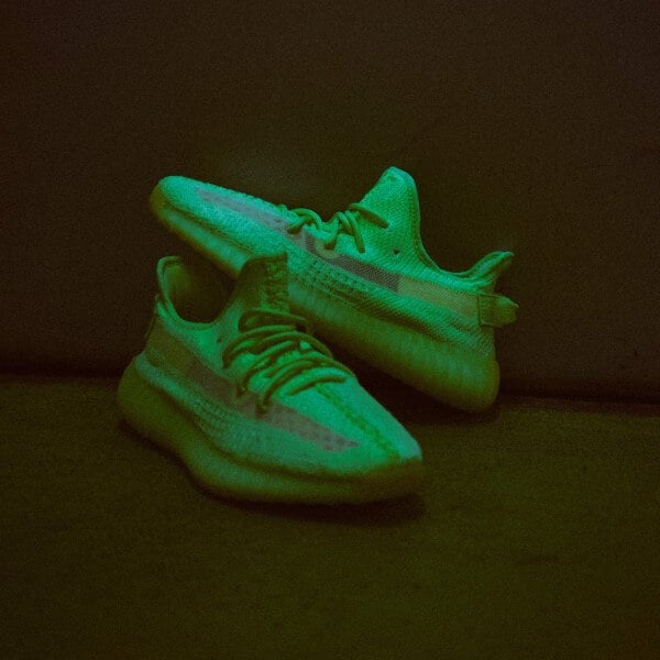 Overkicks - Yeezy Boost 350 V2 Glow (EG5293) - vista superior