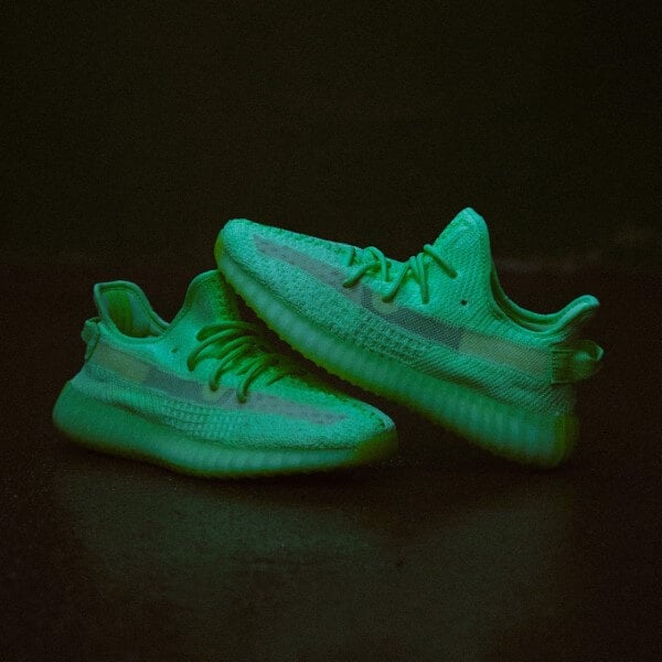 Overkicks - Yeezy Boost 350 V2 Glow (EG5293) - detalle lateral interior