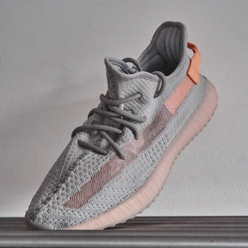 Overkicks - Yeezy Boost 350 V2 True Form (EG7492) - detalle talon