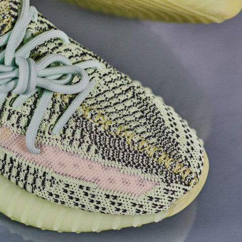 Overkicks - Yeezy Boost 350 V2 Yeezreel (Non-Reflective) (FW5191) - detalle talon