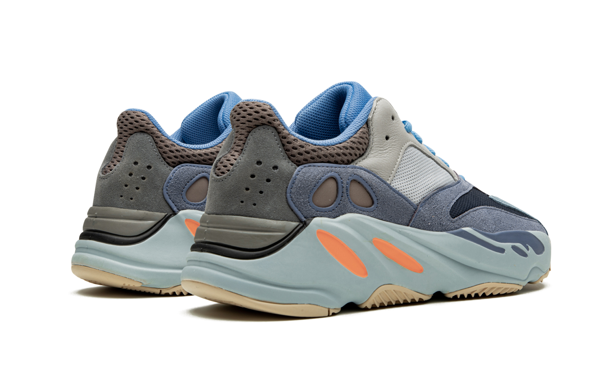 Overkicks - Yeezy Boost 700 Carbon Blue (FW2498) - par completo