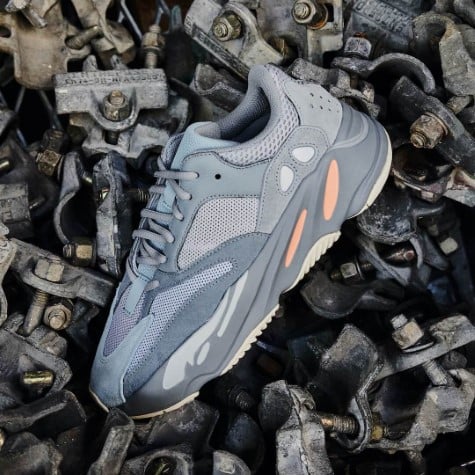 Overkicks - Yeezy Boost 700 Inertia (EG7597) - detalle lateral interior