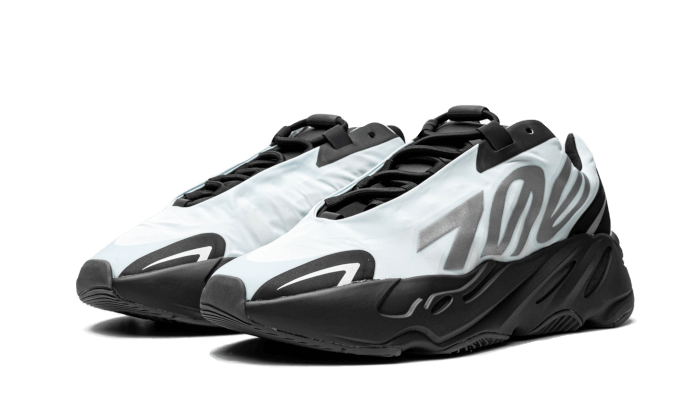 Overkicks - Yeezy Boost 700 MNVN Blue Tint (GZ0711) - vista trasera