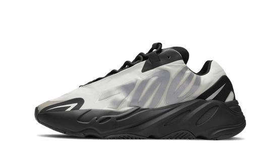 Overkicks - Yeezy Boost 700 MNVN Bone (FY3729) - vista lateral