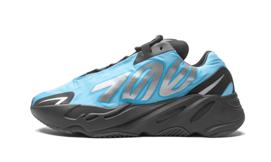 Overkicks - Yeezy Boost 700 MNVN Bright Cyan (GZ3079) - vista lateral