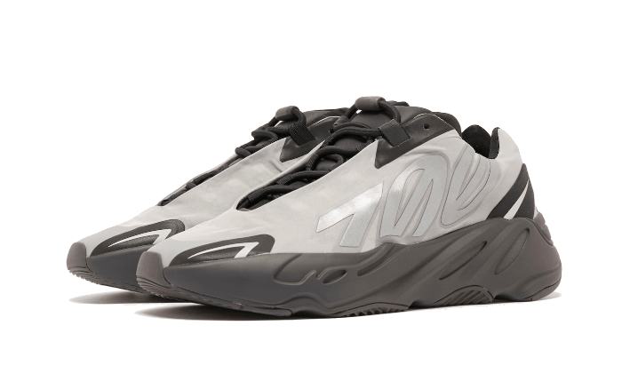 Overkicks - Yeezy Boost 700 MNVN Metallic (GW9524) - vista trasera